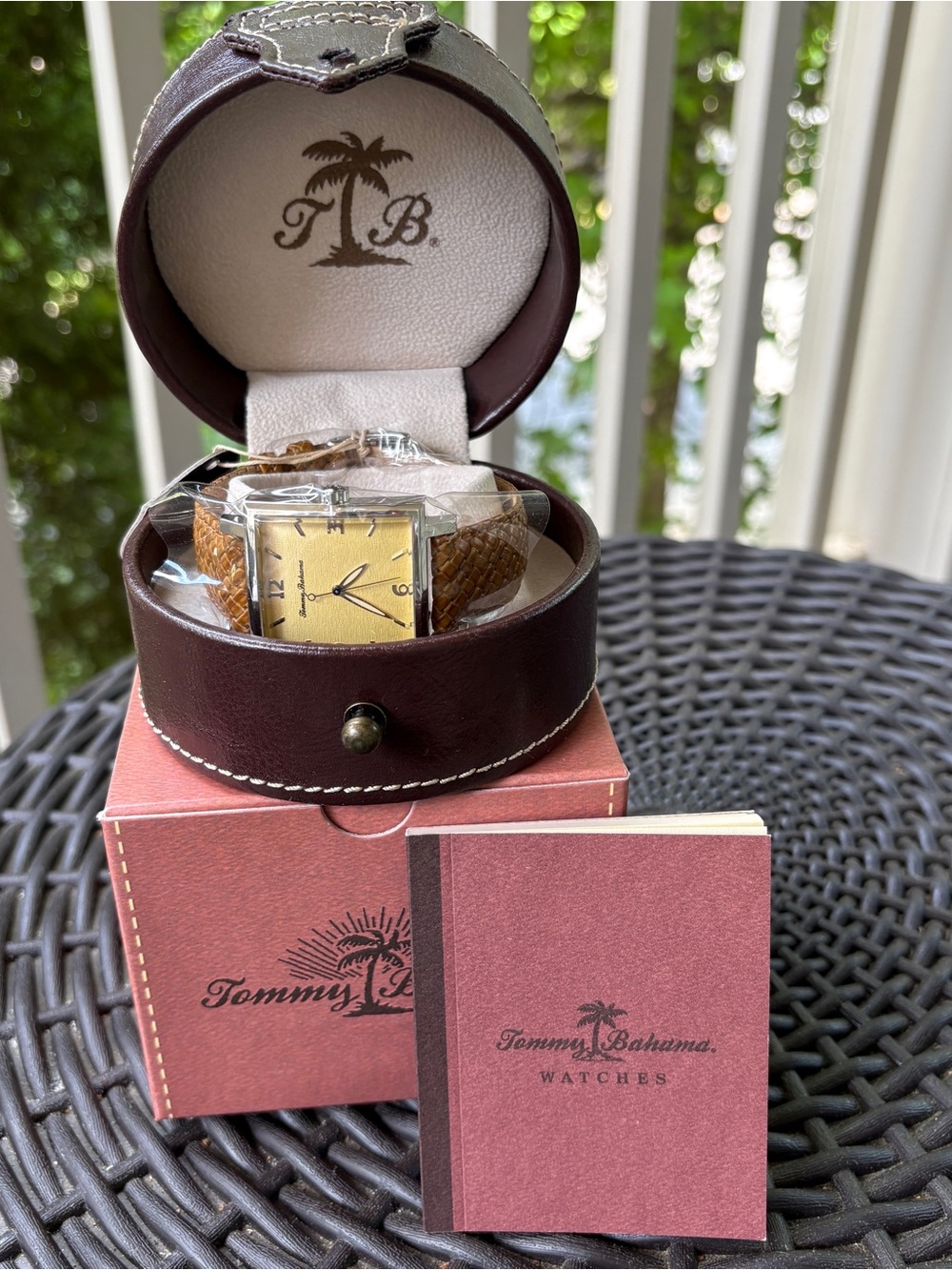 NIB Tommy Bahama Palm TB1000 Men’s Wrist Watch